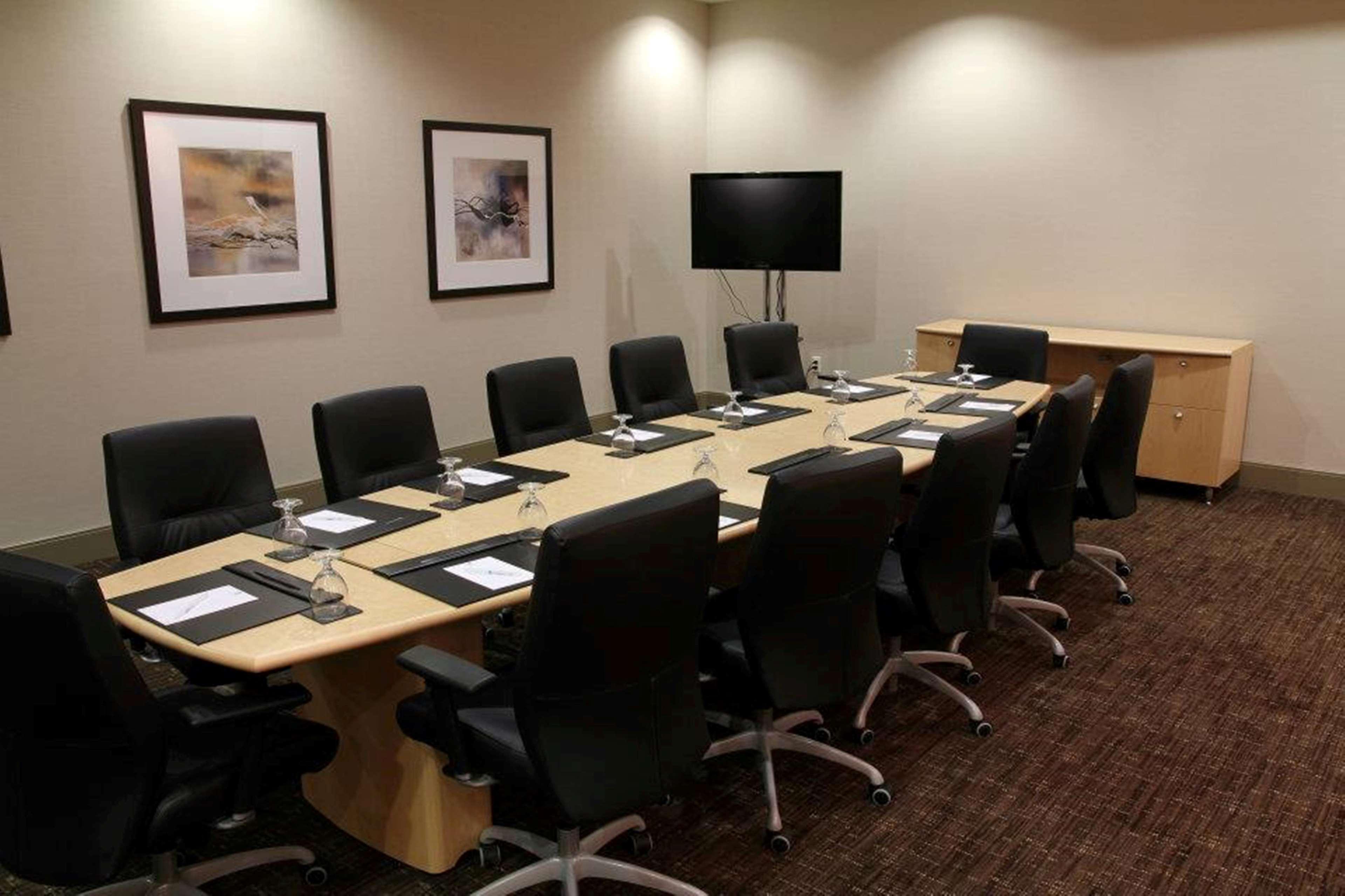 Embassy Suites Ontario - Airport Екстер'єр фото
