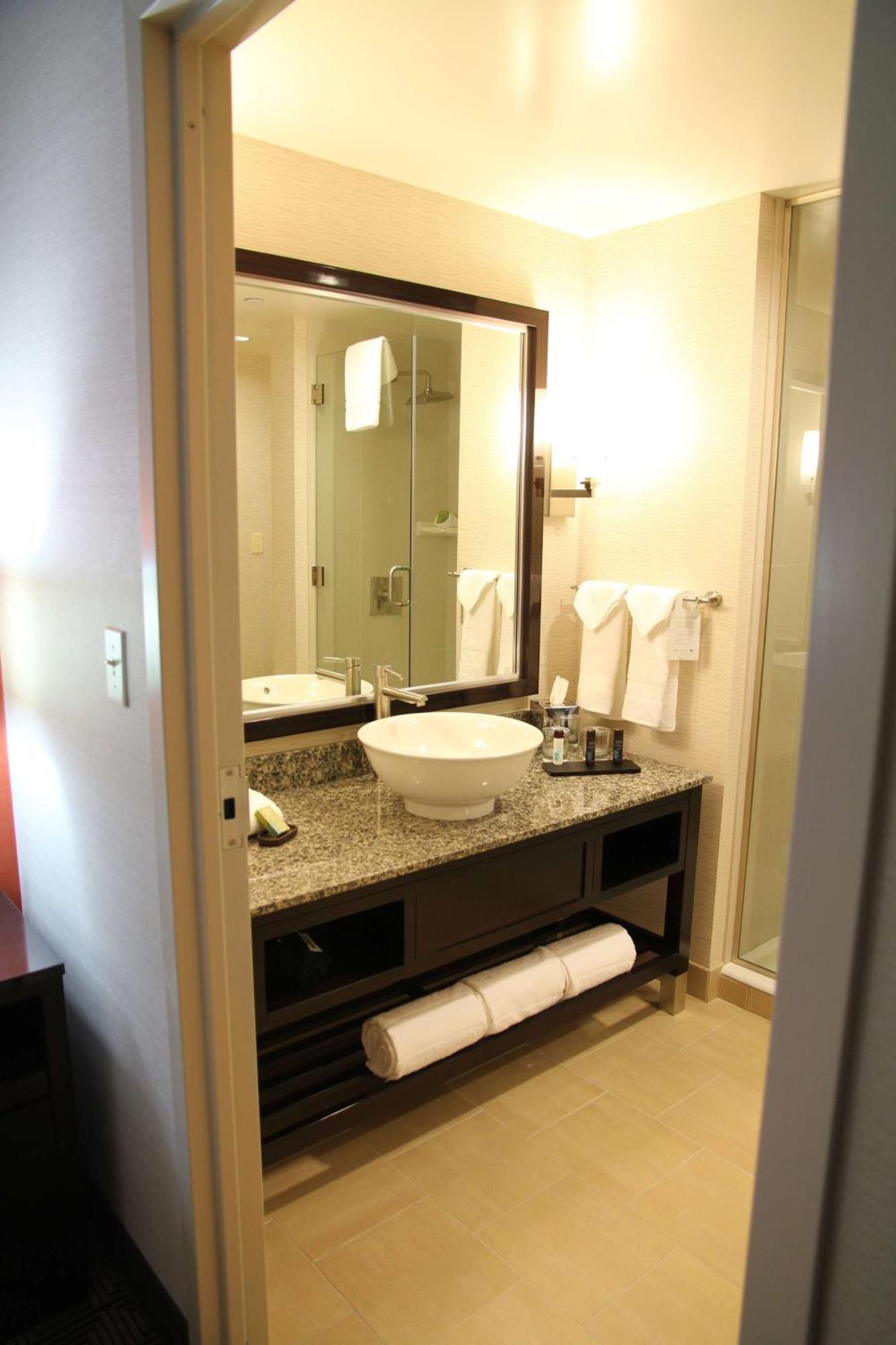 Embassy Suites Ontario - Airport Екстер'єр фото